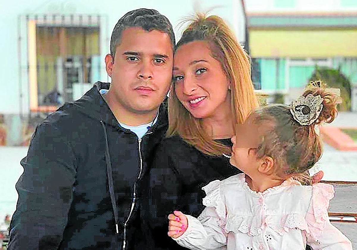 José Fernando y Michu junto a su hija Rocío