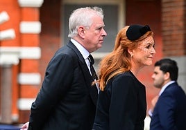 El Rey Carlos excluye al Príncipe Andrés y a Sarah Ferguson de las celebraciones navideñas: «No son bienvenidos»