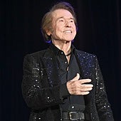 Raphael pospone otro concierto por «prescripción médica»