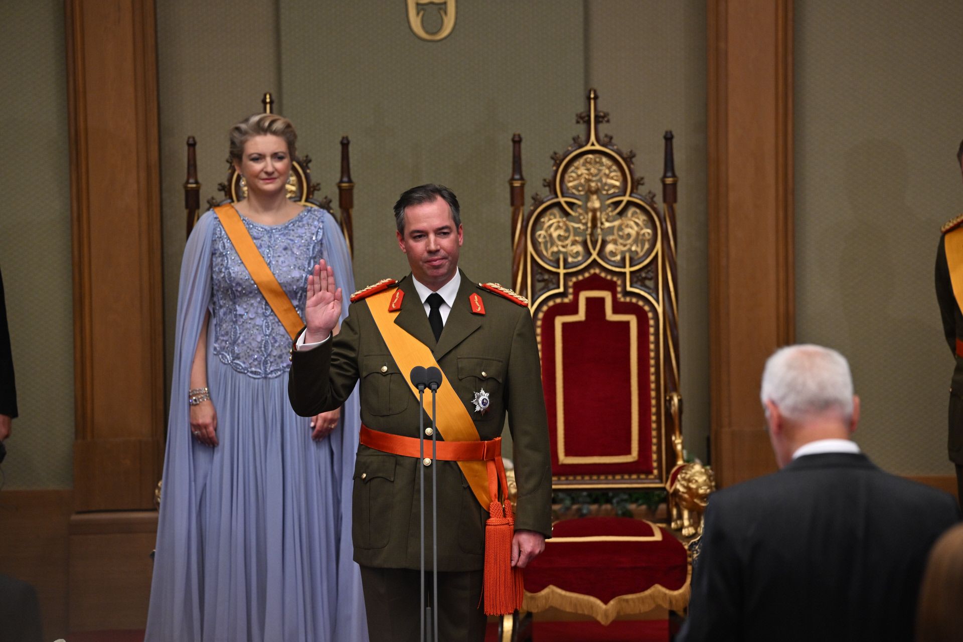 Los actos por la abdicación de Enrique de Luxemburgo, que se prolongarán con celebraciones durante todo el fin de semana, han comenzado este viernes a las 10, hora local, con la ceremonia de abdicación.