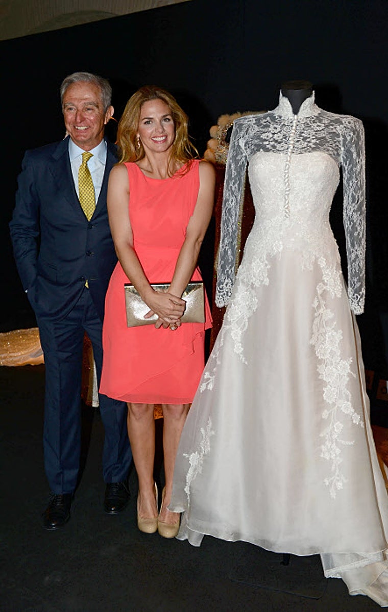 Genoveva Casanova junto a su vestido de boda, 2014