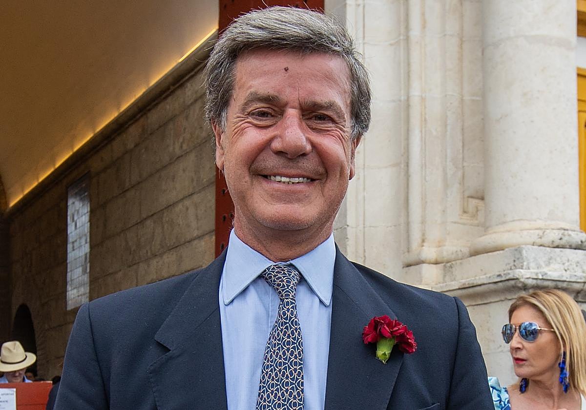 La vida personal de Cayetano Martínez de Irujo: un divorcio, sus dos hijos mellizos y su relación actual con Genoveva Casanova