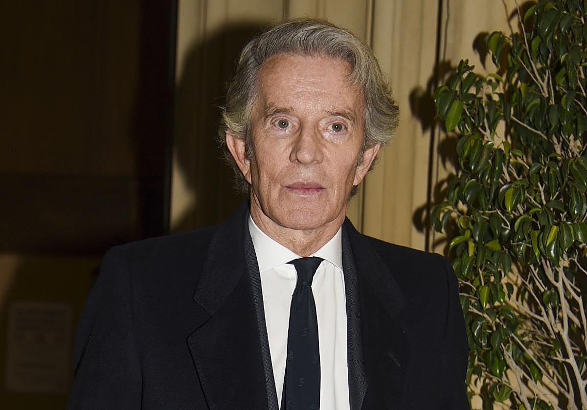 La vida de Alfonso Díez, viudo de la duquesa de Alba: su estado actual, sus operaciones estéticas y su relación con Cayetano Martínez de Irujo