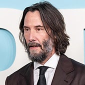 El susto más surrealista de Keanu Reeves: una fan quiso meterse en su coche al grito de «¡Soy tu divina esposa!»