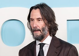 El susto más surrealista de Keanu Reeves: una fan quiso meterse en su coche al grito de «¡Soy tu divina esposa!»