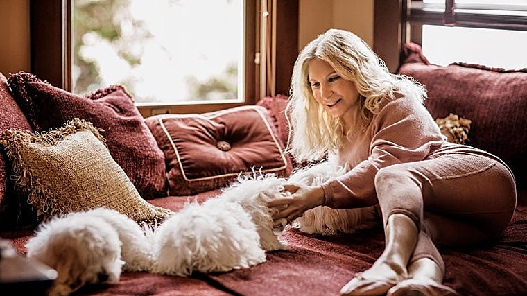 Barbra con sus perros clonados