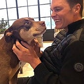 Tom Brady se suma a la moda de los famosos que clonan a sus mascotas fallecidas