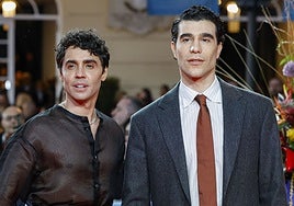 Los Javis: el fenómeno creativo detrás de 'La bola negra' que une a Penélope Cruz y Glenn Close