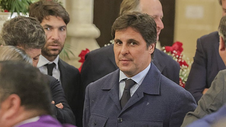 Fran Rivera y su hermano Cayetano, en el funeral de Rafael de Paula.
