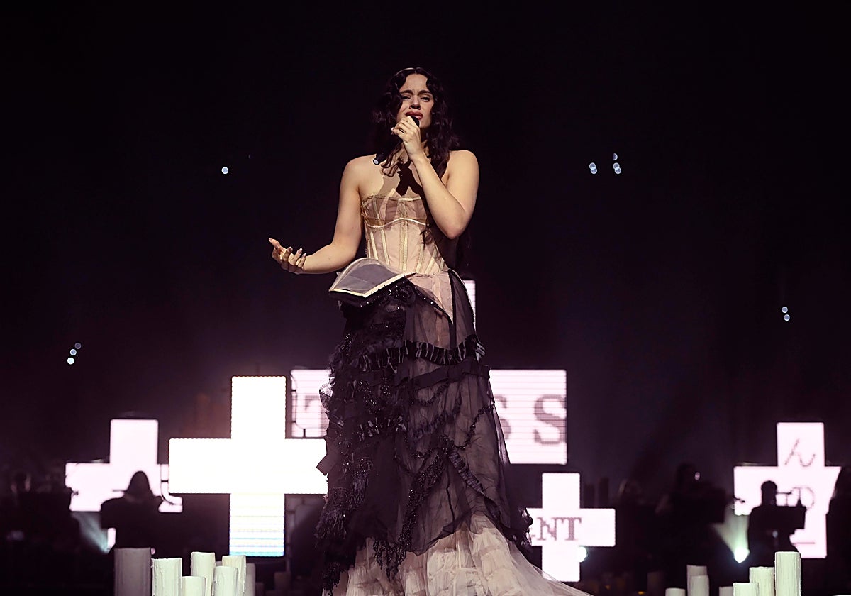 Rosalía en Valencia, durante la primera presentación de 'Lux' en directo