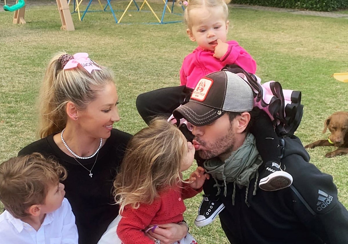 Anna Kournikova y Enrique Iglesias, «muy emocionados» con la llegada de su cuarto hijo y preparados para un «caos controlado»