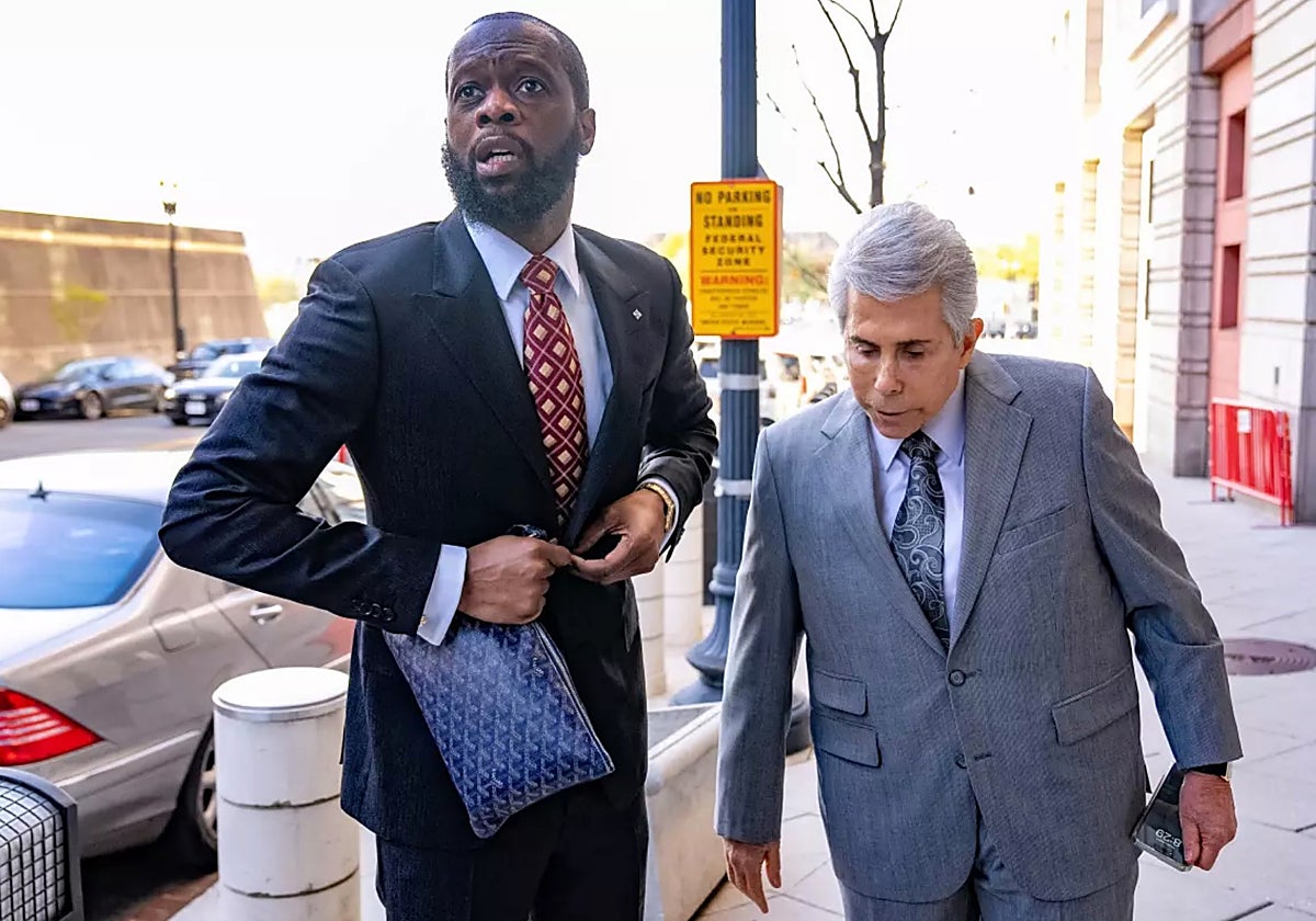 Pras, antes de entrar al juzgado con su abogado