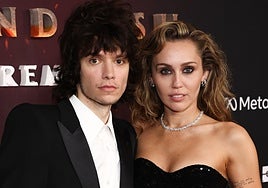 Miley Cyrus y Maxx Morando se comprometen tras cuatro años de relación