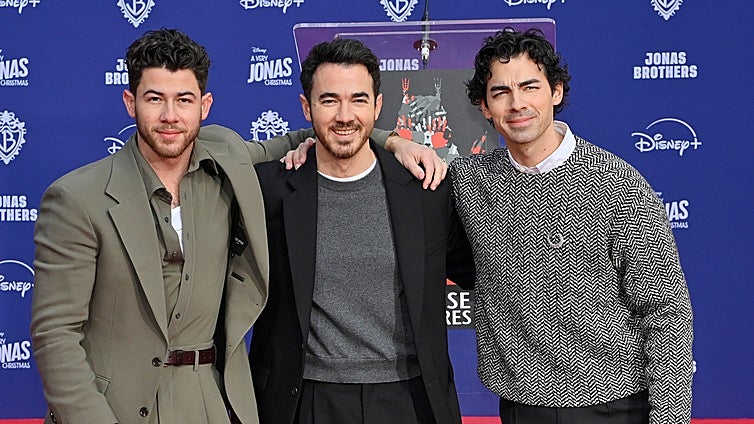 Los Jonas Brothers rompen el silencio sobre sus anillos de castidad: «Era extraño el interés en nuestra vida sexual»