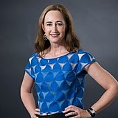 Muere Sophie Kinsella, la escritora de 'Loca por las compras', a los 55 años