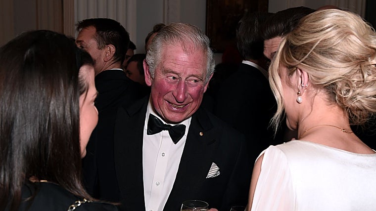 Rei Charles durante o jantar de recuperação e resposta ao incêndio florestal australiano em 2020.