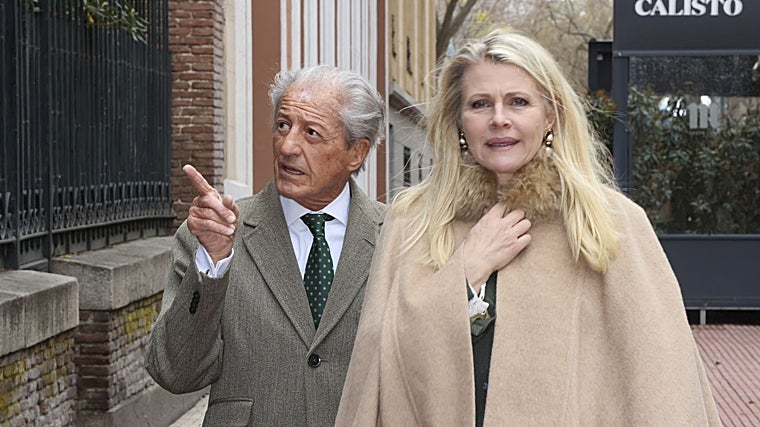 Phileppe unto junto a su exmujer Nina