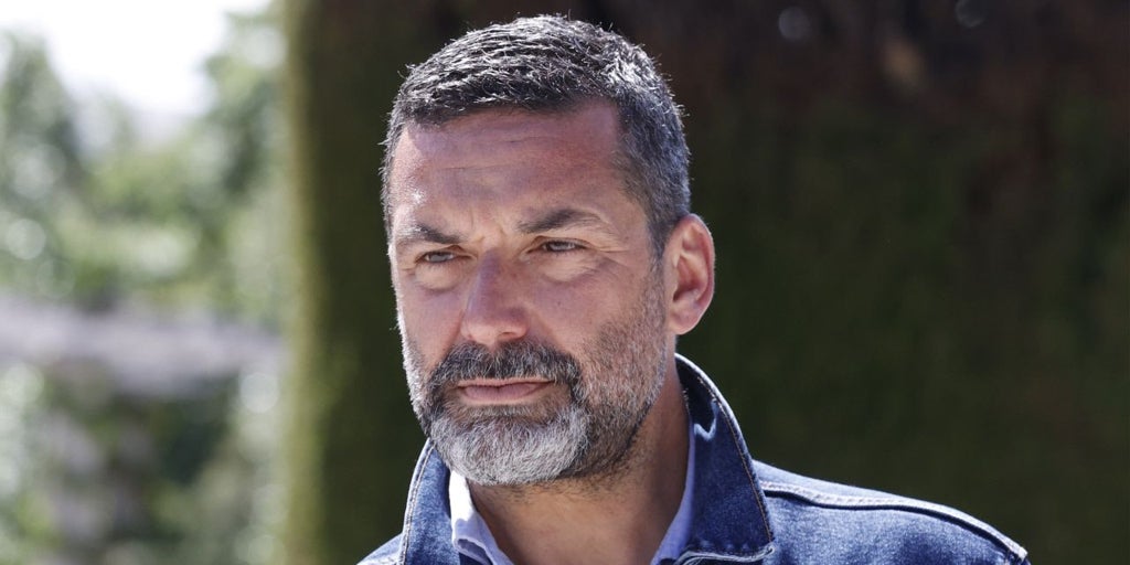 El cantante Jaume Anglada, amigo íntimo del Rey Felipe, reaparece siete meses después del accidente que casi le cuesta la vida: «No es fácil»