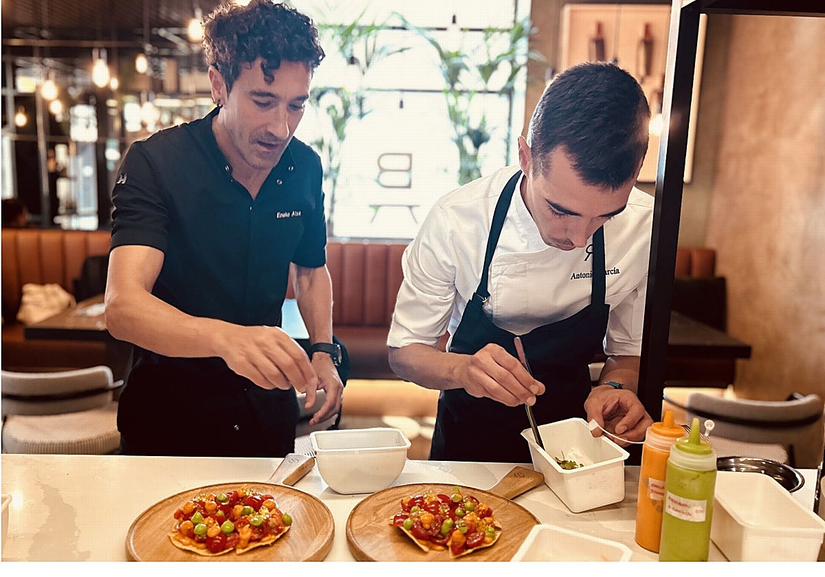 Eneko Atxa inaugura la nueva temporada en Basque Sevilla