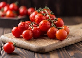 Ni picados ni con tijeras: este es el truco para cortar varios tomates cherry a la vez