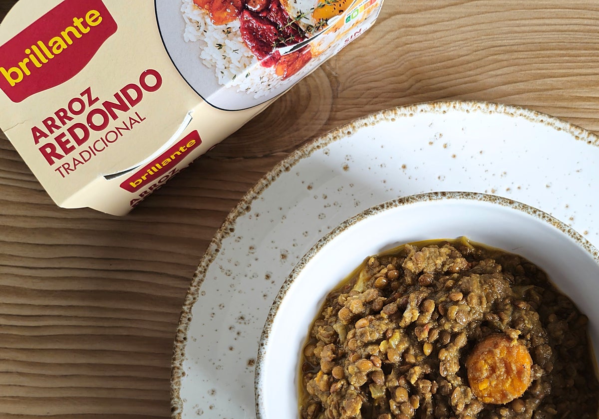 Plato de lentejas y vasito de arroz Brillante