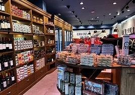 La Alacena de San Eloy se renueva para recuperar su imagen  de ultramarinos de siempre