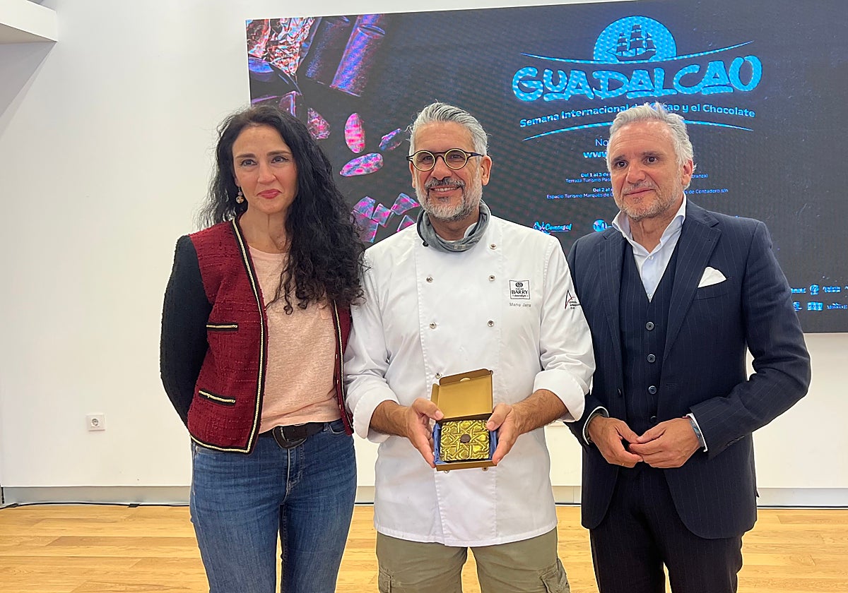 Mónica Trujillano, de El Comensal y Manu Jara, pastelero y propietario de las pastelerías Manu Jara durante la presentación de Guadalcao este 28 de octubre en el Espacio Turismo de Marqués de Contadero