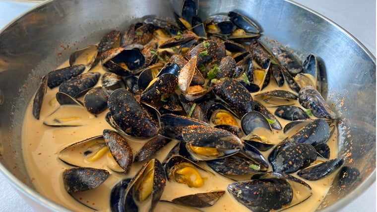 Mejillones de Bouchot con gazpachuelo de kimchi