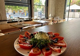 Barra Triana Pura, tapas actuales junto a Chapina