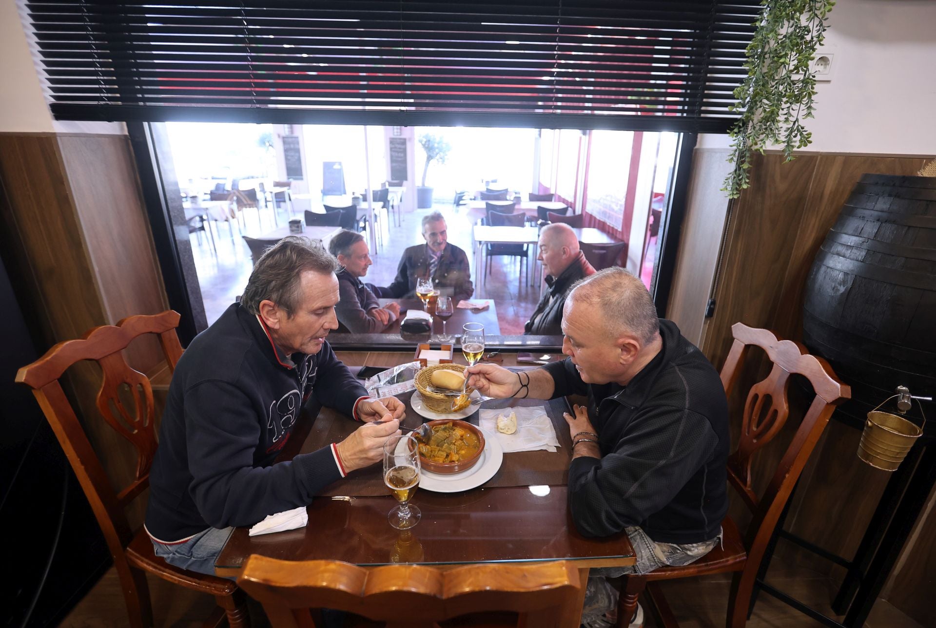 Ruta por los bares y restaurantes del Campo de la Verdad de Córdoba, en imágenes