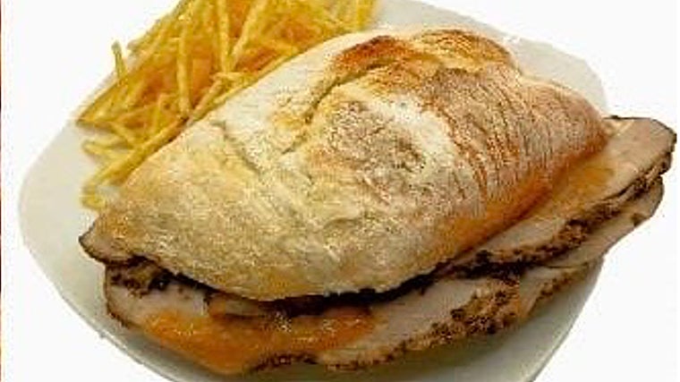 Montadito de chicharrón en su jugo