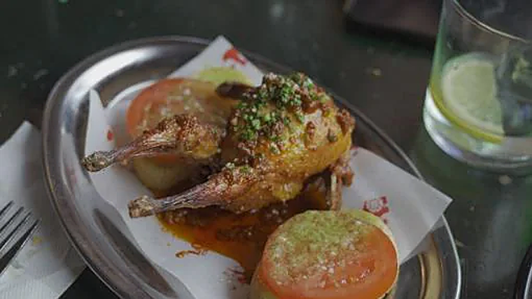 Codorniz picante de Lola por Dios