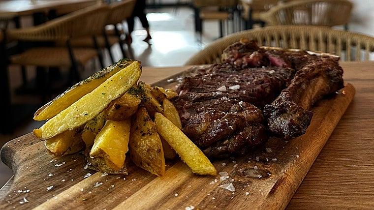 Luz y Brasa, el proyecto de dos hermanos de Ceuta en el local de Cotidiano