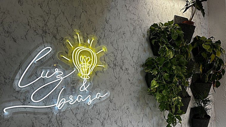 Luz y Brasa, el proyecto de dos hermanos de Ceuta en el local de Cotidiano