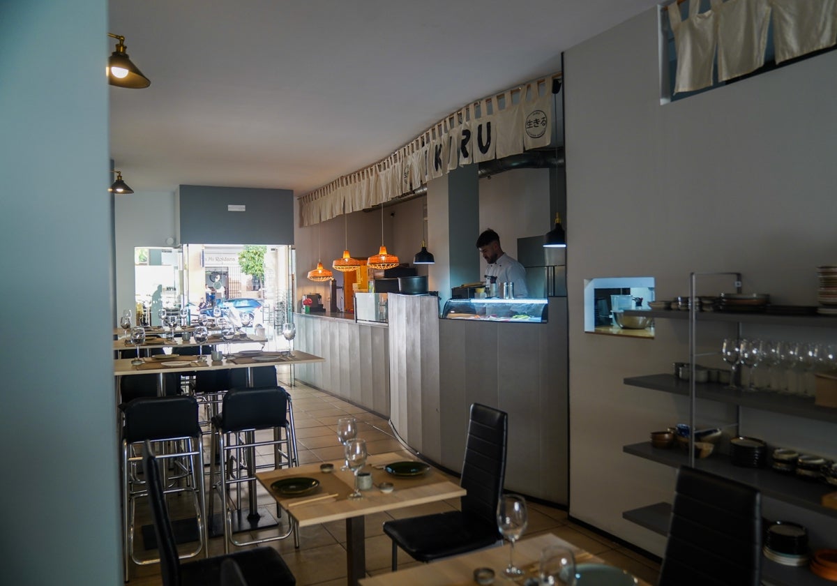 Sala del restaurante Ikiru, en Alcalá de Guadaira