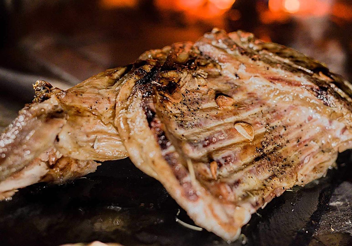 Chivo malagueño asado de La Sociedad, en Canillas del aceituno