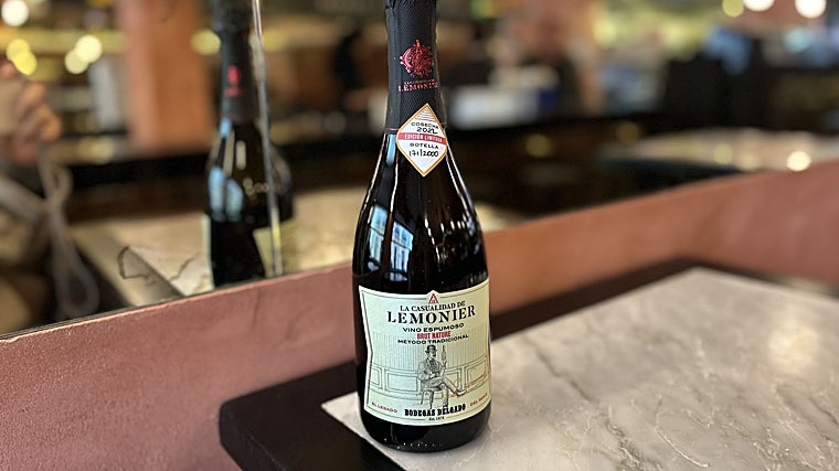 Ostras &amp; Puñales, una champanería cañí junto a la Alameda