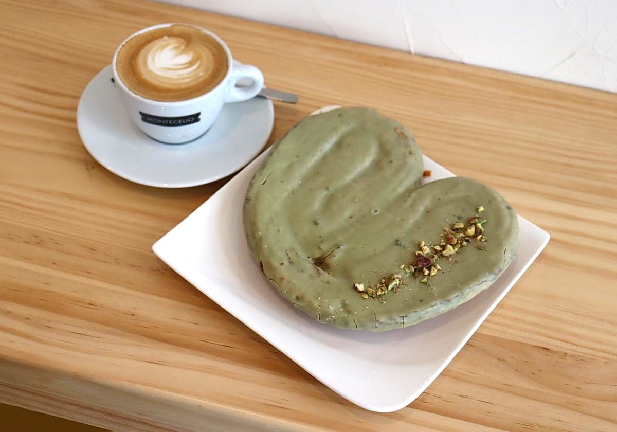 Palmera de pistacho, una de las opciones dulces del obrador artesanal La Esencia que pueden disfrutarse en Meraki