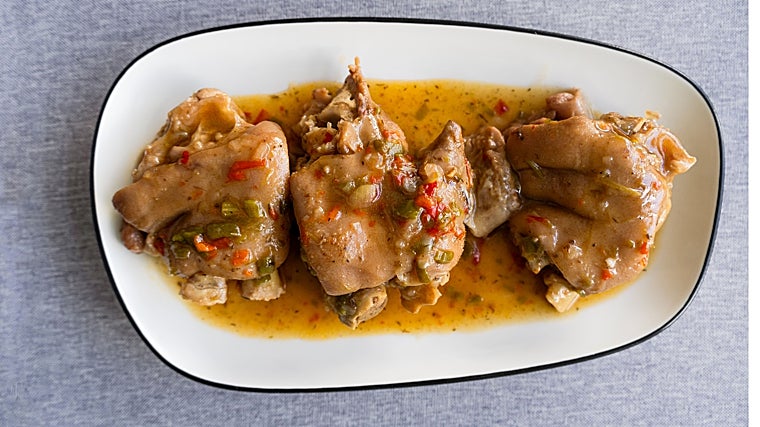 Manitas de cerdo guisadas
