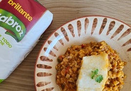 Arroz con bacalao cargado de verduras