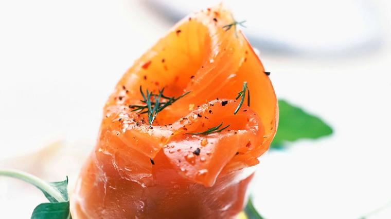Ostras envueltas en salmón ahumado