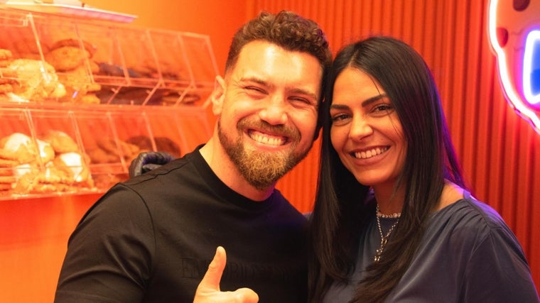 Skander Chatty y su mujer, Fani Román