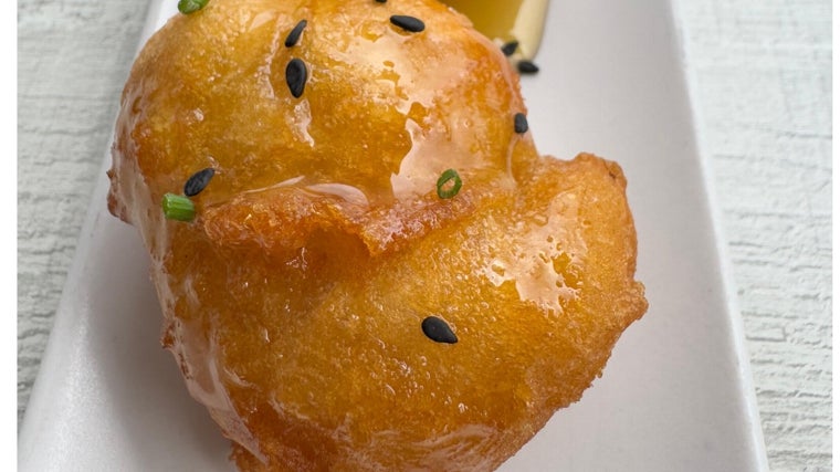 Buñuelos de queso de cabra y miel