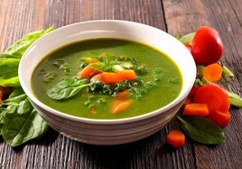 La sopa repleta de antioxidantes que me deja el vientre plano antes del verano