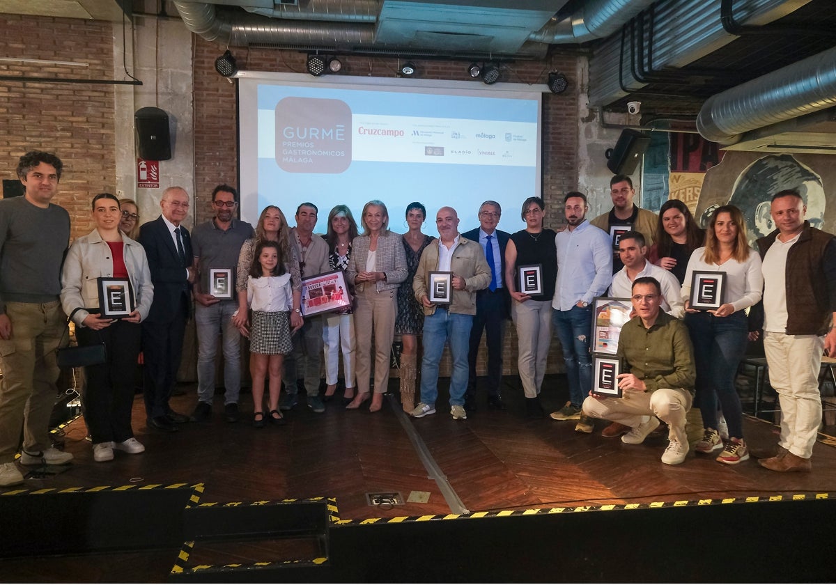 Foto de familia de los premiados