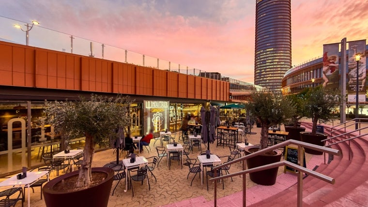 La Industrial en Torre Sevilla es una de nuestras recomendaciones para comer cerca del Estadio de la Cartuja en la Final de la Copa del Rey