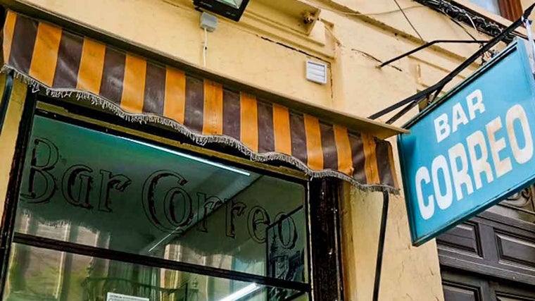 Fachada del Bar Correo en el centro de Córdoba