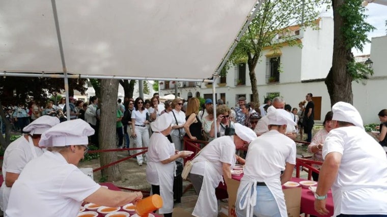Preparación del salmorejo más grande del mundo en Cañete de las Torre, Córdoba, en la edición anterior