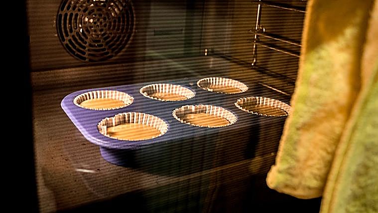 Pon las cápulas en moldes rígidos