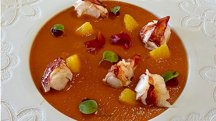 Bogavante con crema de pimientos